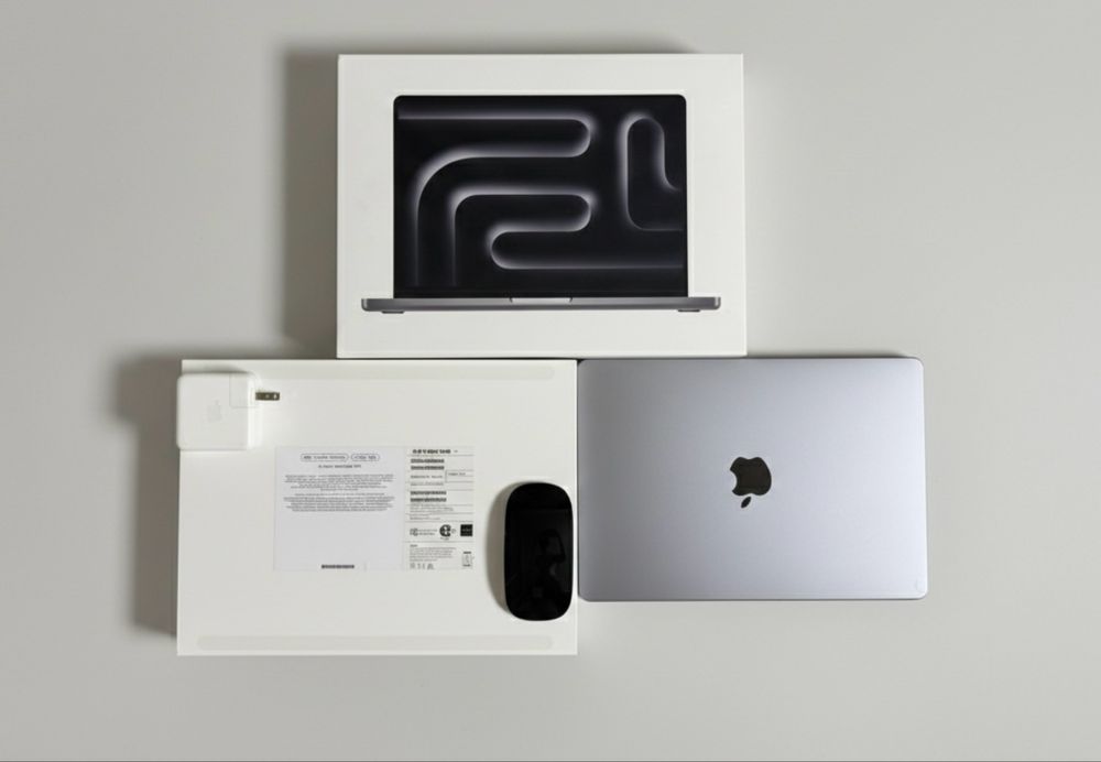 MacBook Pro M3, 14-inch + magic mouse 2