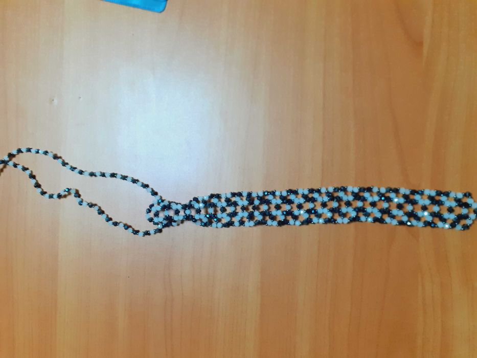 Галстук из бусин