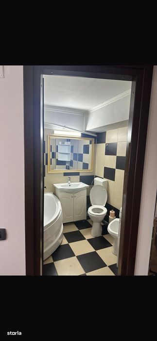 De închiriat apartament 2 camere ultracentral, loc de parcare inclus .