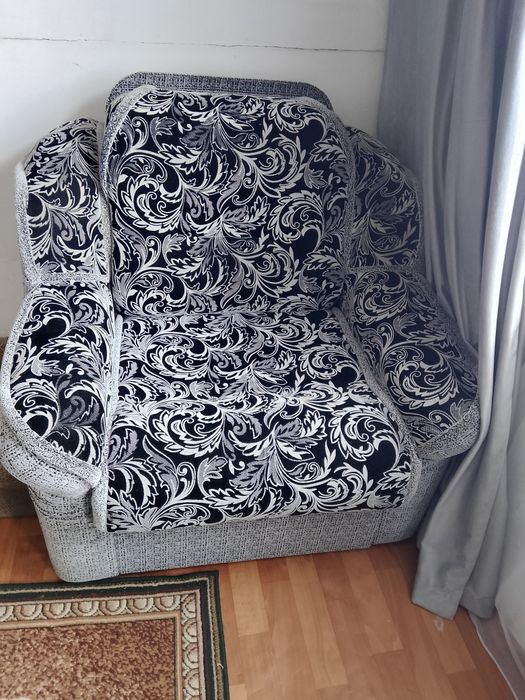 Продам 2 одинаковых кресла