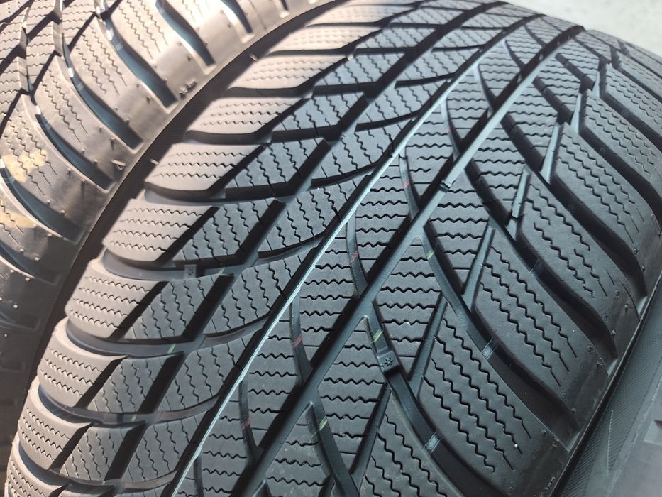 225/50/17" 4бр Bridgestone blizzak lm001,dot4723,7mm