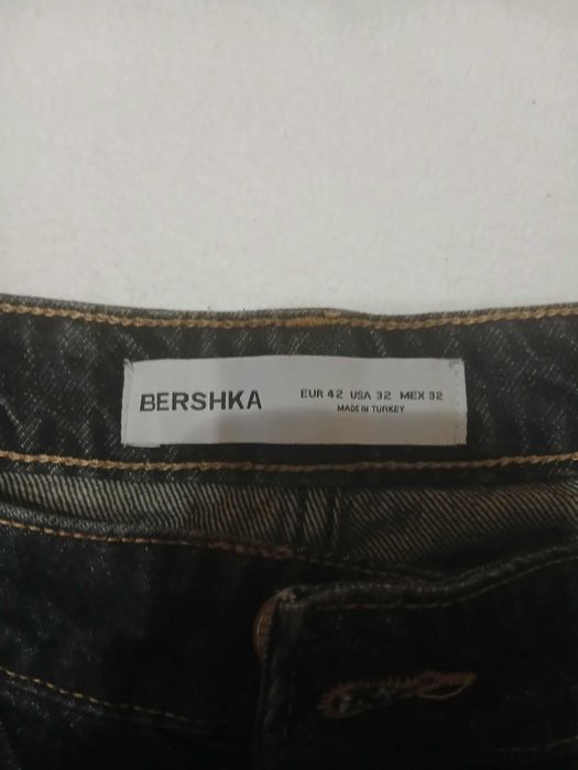 Дънки под коляното