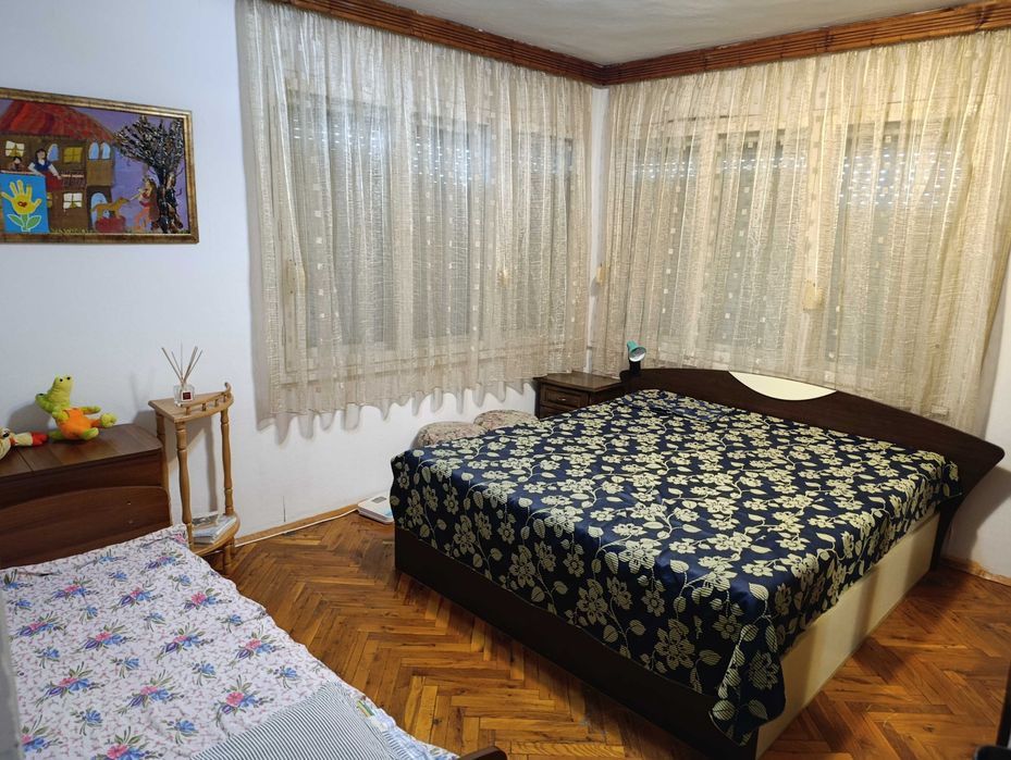 Дава се под наем Тристаен апартамент в Варна, Базар Левски - 70 кв.м за 510 € - Снимка #12