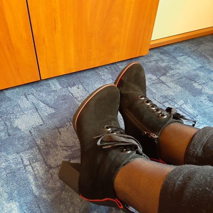 Боти от естествен велур на висок ток!