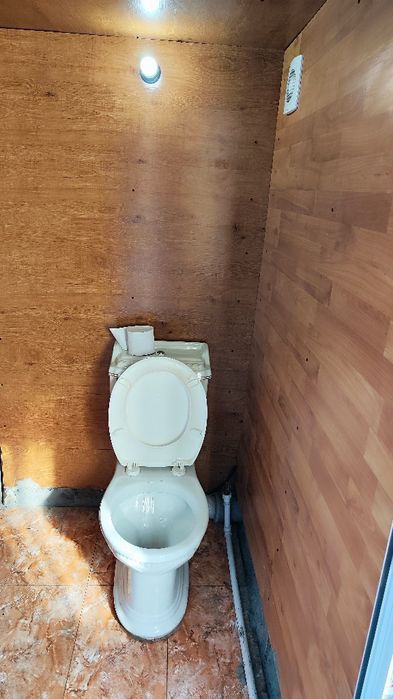 Ховли сотилади эски шахарда жойлашган