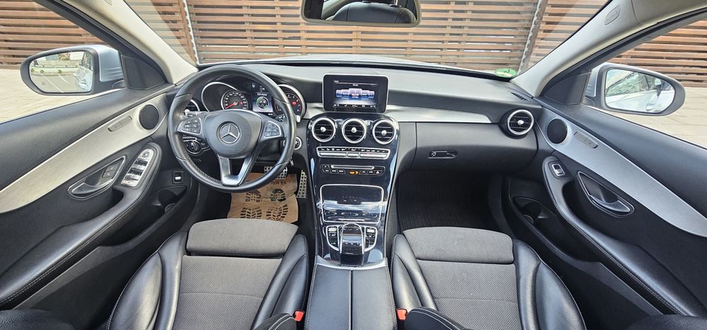 Mercedes-Benz C 250 CGI Avantgarde 2.0 Benzina 211 Cp fabricatie 2017