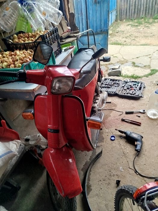 Vând sau schimb scuter suzuky