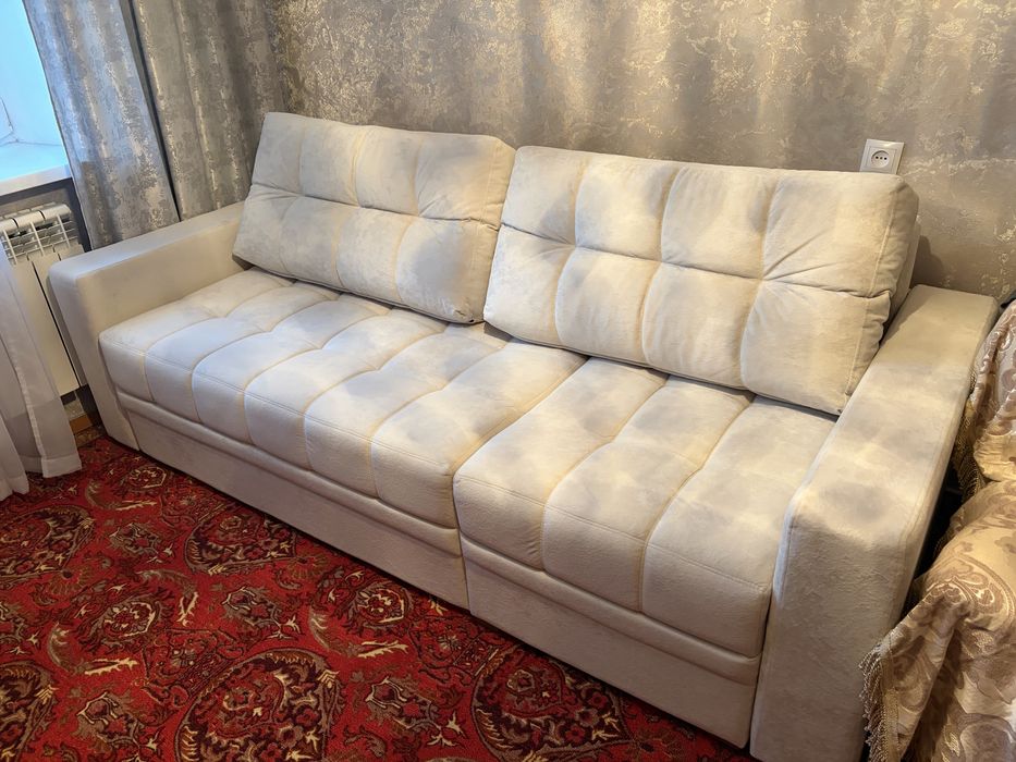 Продам диван в светлом цвете