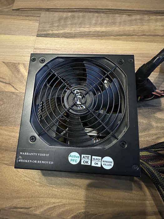 Геймърско компютърно захранване OCZ Stealth Xstream 2 - 700w