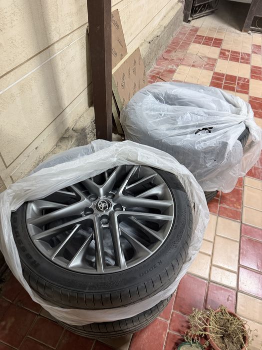 Диска с шиной Lexus R19