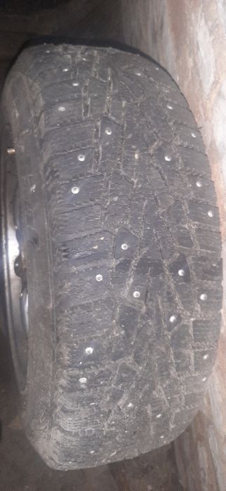 Продам 2 колеса с дисками