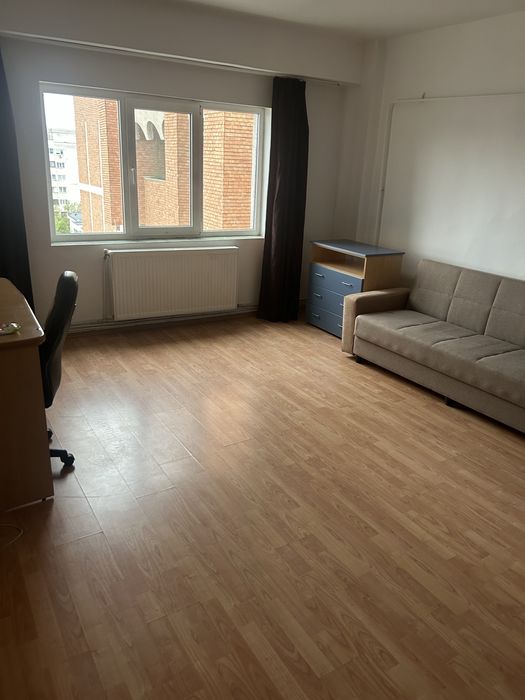 Inchiriez apartament  1 canera pe str Titulescu nr 10