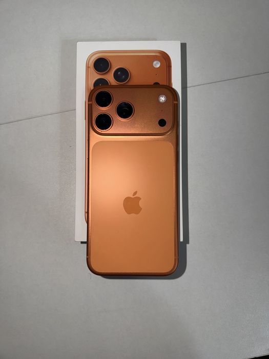 Почти новый iphone 17 pro max 256 orange