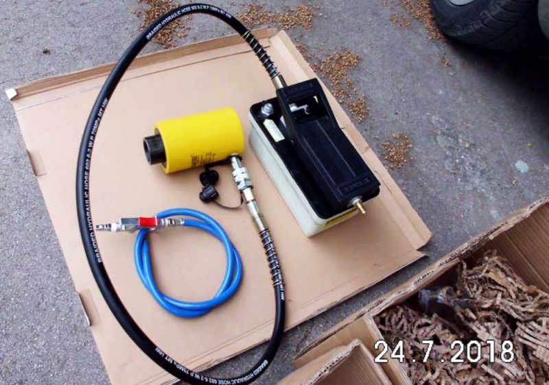 Продавам Нов Хидравличен крик Аналог "енерпак" с ръчна помпа (20 Tона)