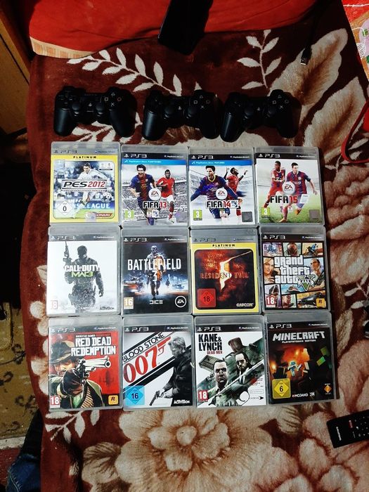 Vând în stare buna manetă PlayStation 3