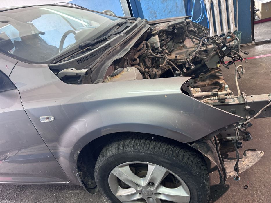 Aripa dreapta fata Kia Ceed 2007-2012 cod culoare 8Q