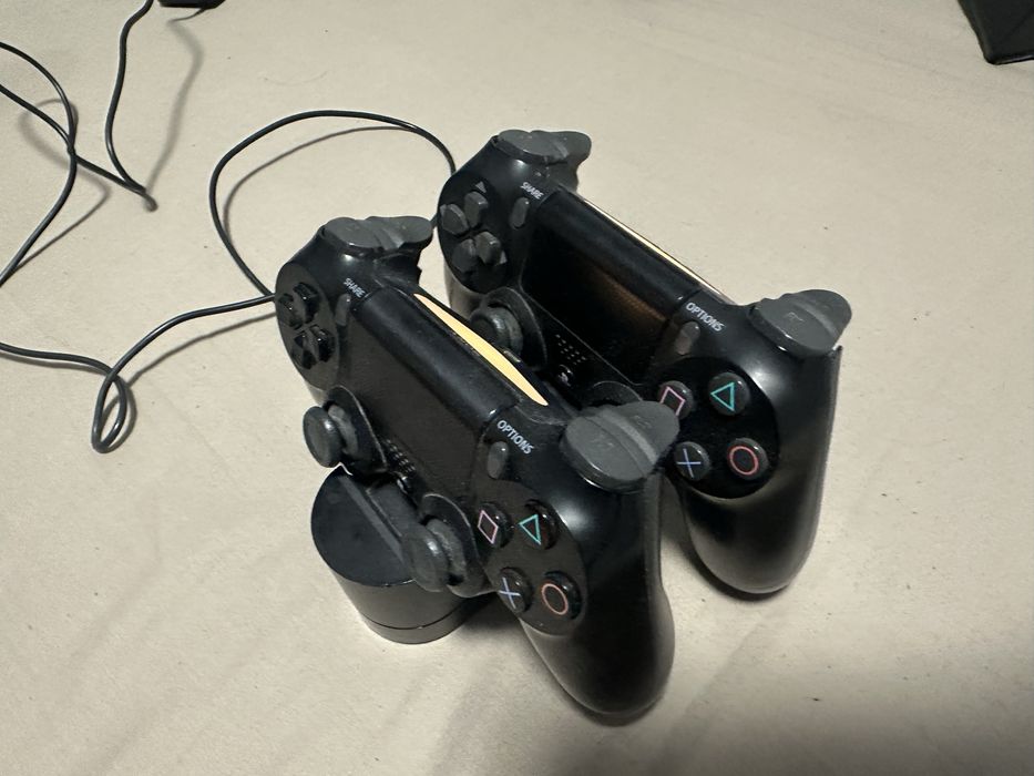 Controller PS4 Dualshock 4 cu statie de incarcare Sony
