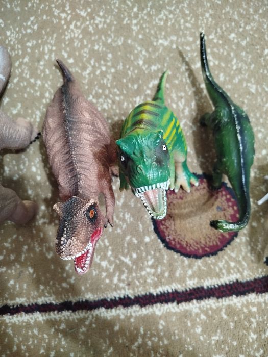 Динозавры  игрушки