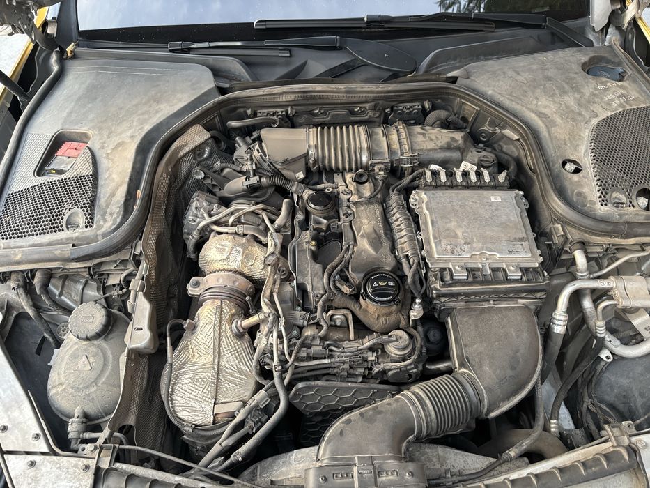 Мерцедес Е220 194коня 2017г