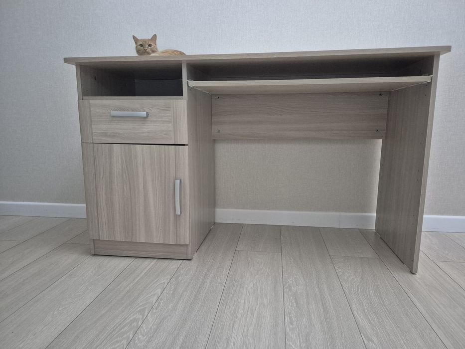 Офисный стол дерево