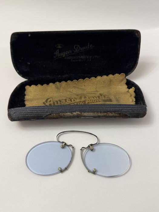 Ochelari vechi, pince-nez, de colectie. Vintage.