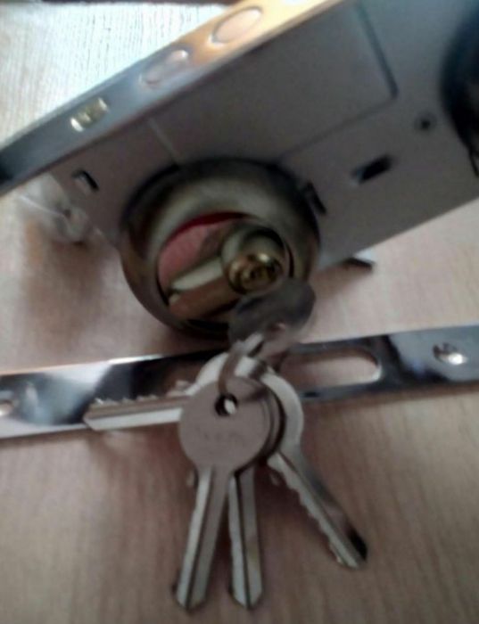 Продам  врезной  замок.