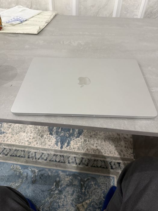 Macbook Air M3 15 12/256gb