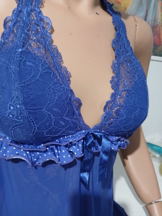 Виолетова дантелена нощница