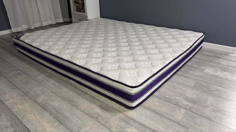 Кровать с матрацем