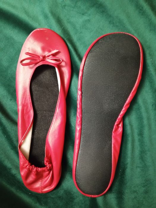 Чешки красные, новые, 40 размер