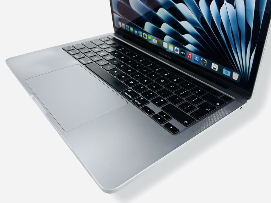 Apple MacBook Pro 13" M1 16RAM 256GB Touch Bar Отличен! Гаранция!