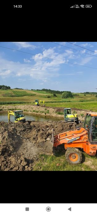 Buldoexcavatoare Excavatoare  Camione Mai compactor Scule