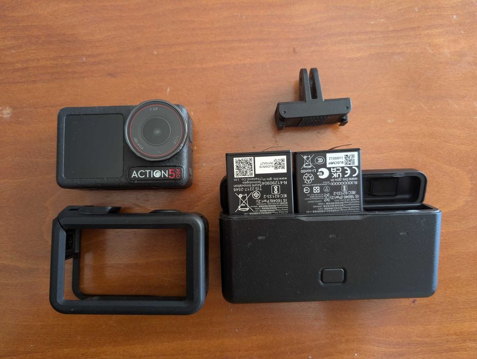 DJI Action 5 Pro + 2 допълнителни батерии и зарядно