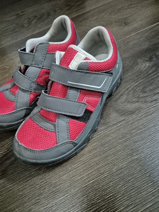 Vând încălțăminte copii.