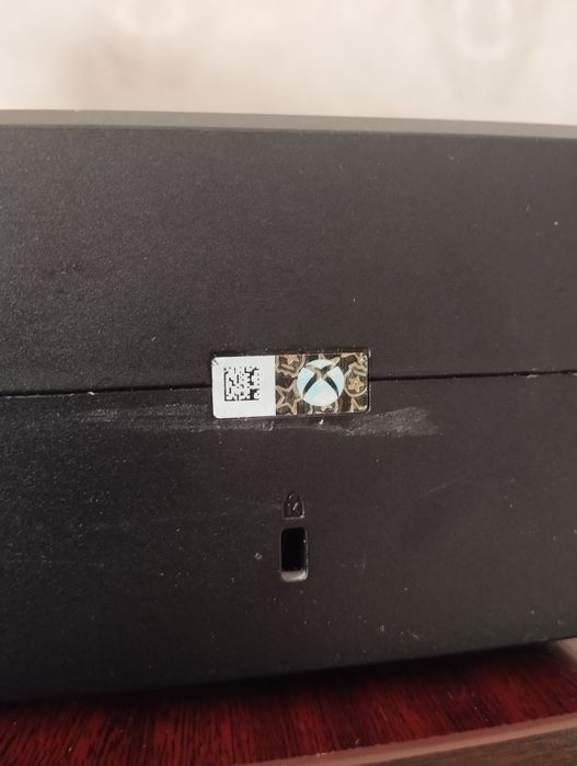 Продам Xbox One 800Gb