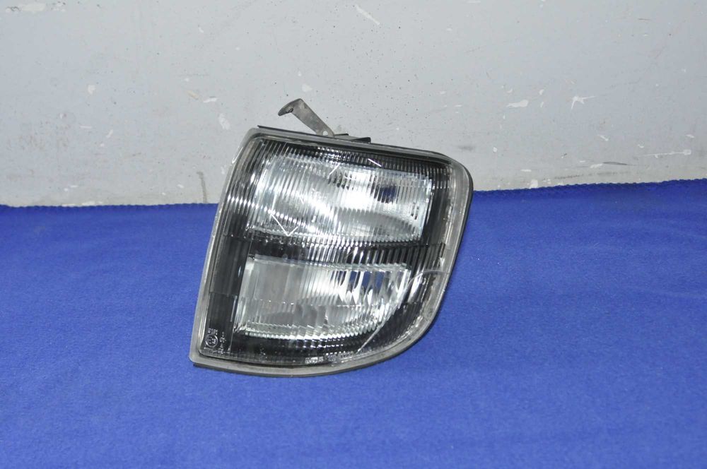 Габарит поворотник Mitsubishi Pajero левый