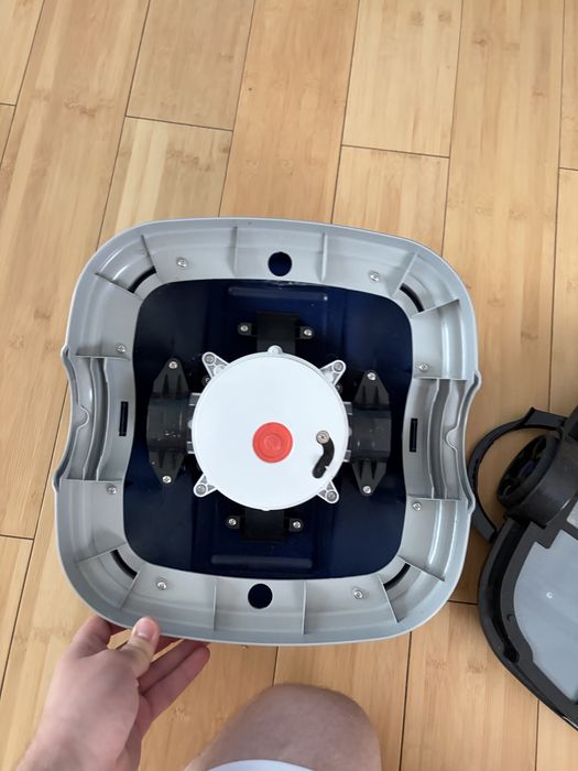 Robot curatat piscina