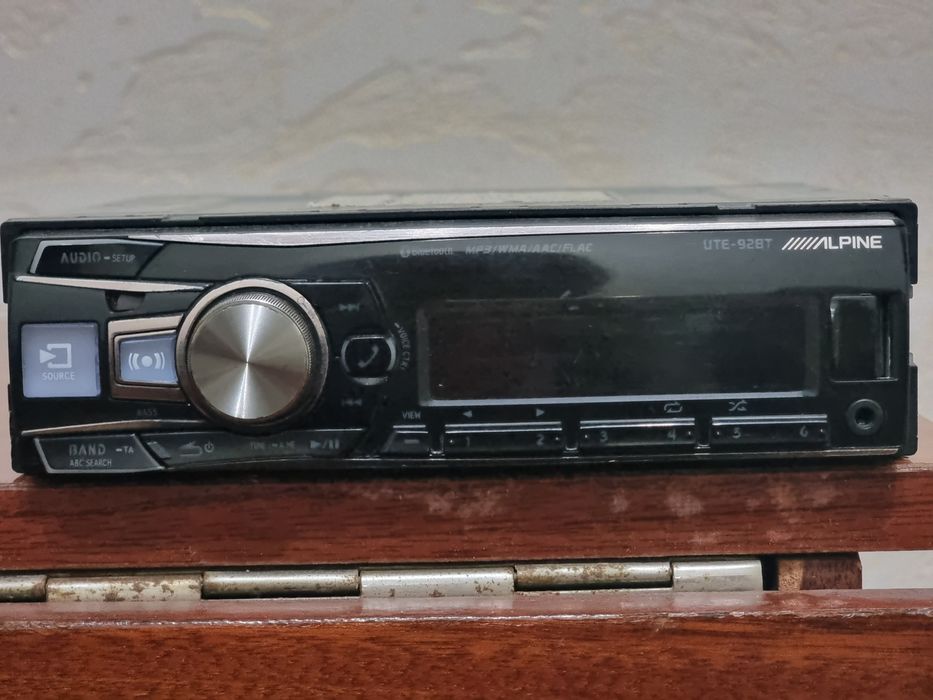 Магнитола Alpine UTE-92BT