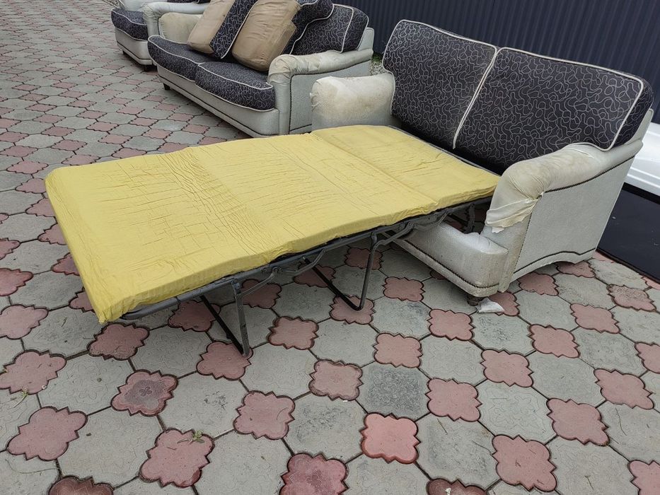 Диван, раскладной.