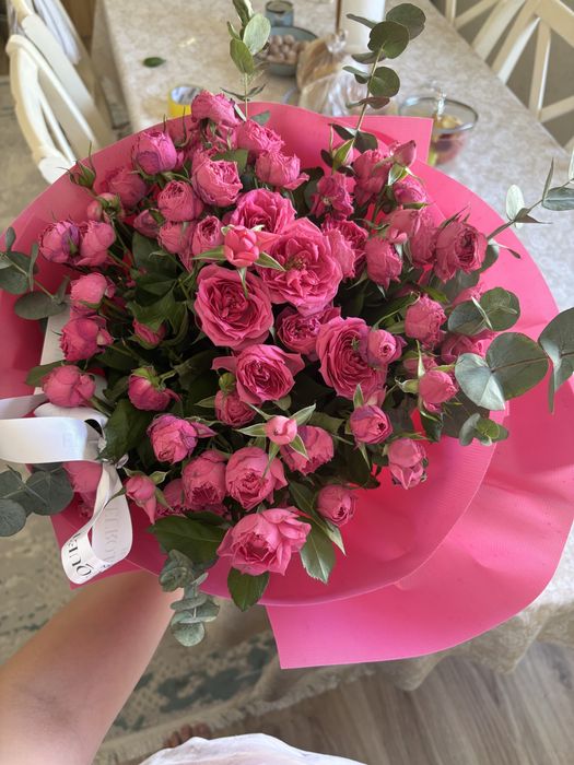 Кустовые розы продается