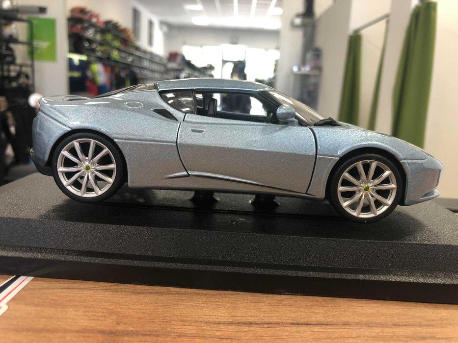 BURRAGO нова метална колекционерска количка LOTUS EVORA S IPS 1:24