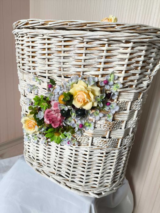 Кошница с капак от естествен материал