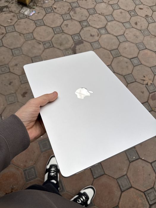 Macbook air m2 8/256 15 -inch xolati 10/10 ideal 93 %