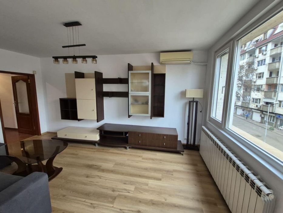 Дава се под наем Тристаен апартамент в София, Стрелбище - 79 кв.м за 900 € - Снимка #1