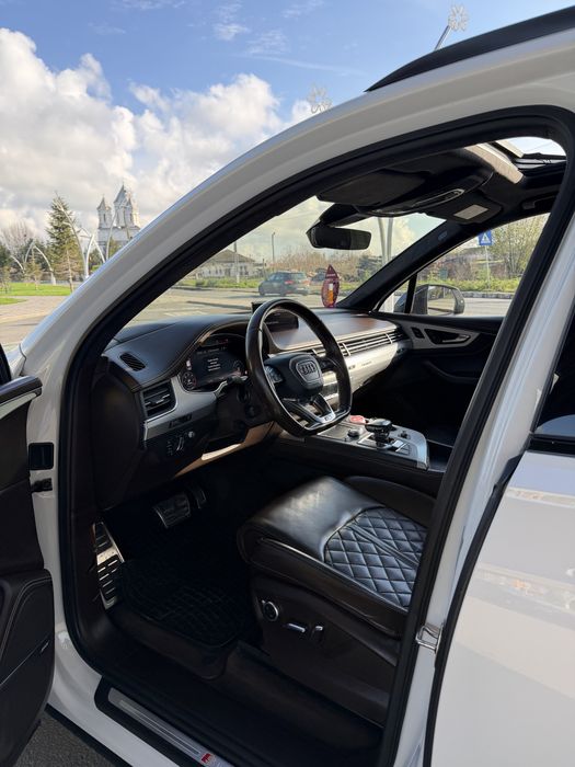 Audi Q7 model EXCLUSIV 7 locuri deosebit