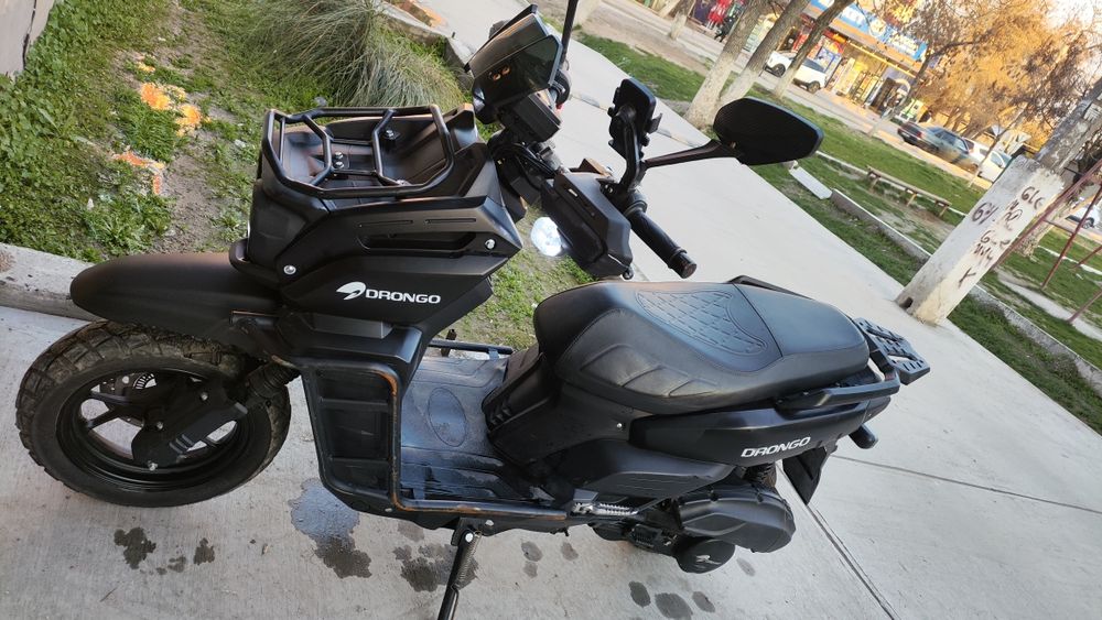 Tank skuter sotiladi.