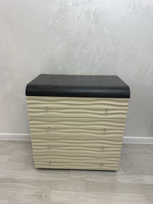 Продается шкаф с тумбочкой