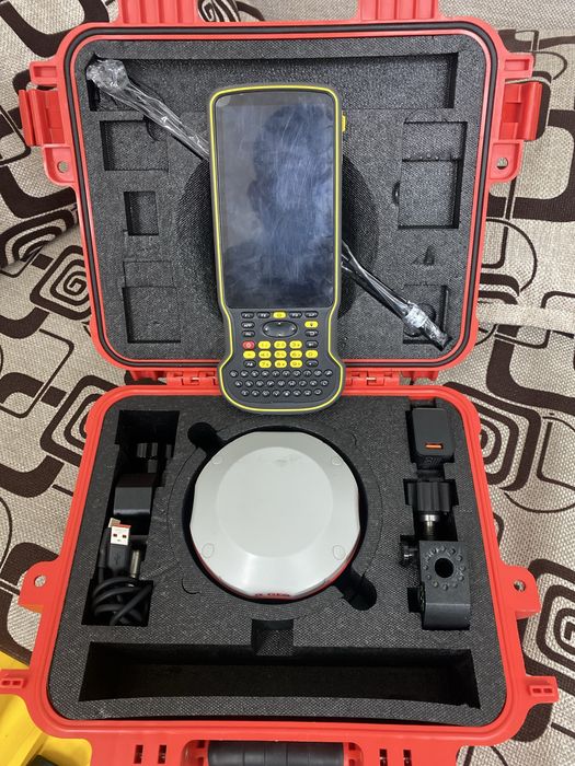 GPS и тахеометр в комплекте