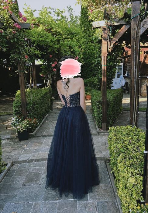 Бална рокля в тъмносин цвят