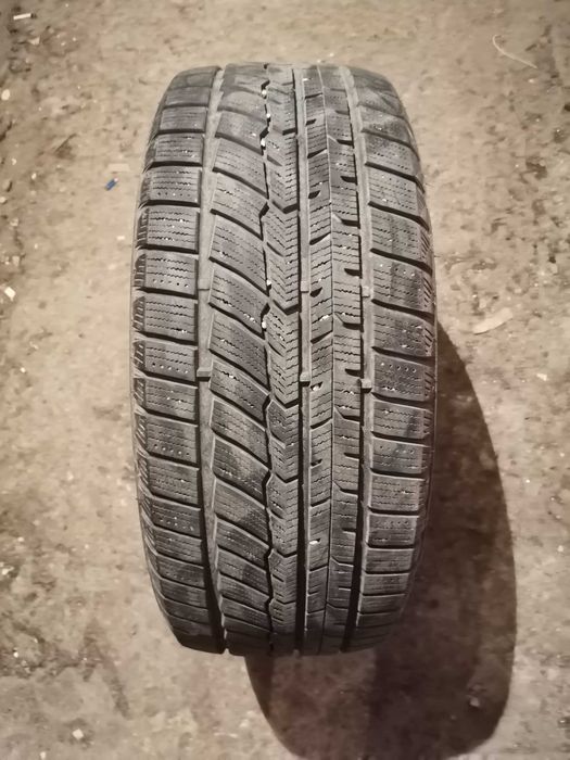 Продавам 1 брой зимна гума 215.50.17 дот 2021 Austone